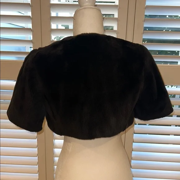 Stylish Chocolate Fur (Nutria) Capelet - Picture 3 of 11